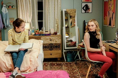 Julia Butters, Meg Donnelly - American Housewife - Dans ma chambre - Film