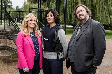 Jo Joyner, Amber Aga, Mark Benton - Shakespeare & Hathaway: Private Investigators - Outrageous Fortune - Promo