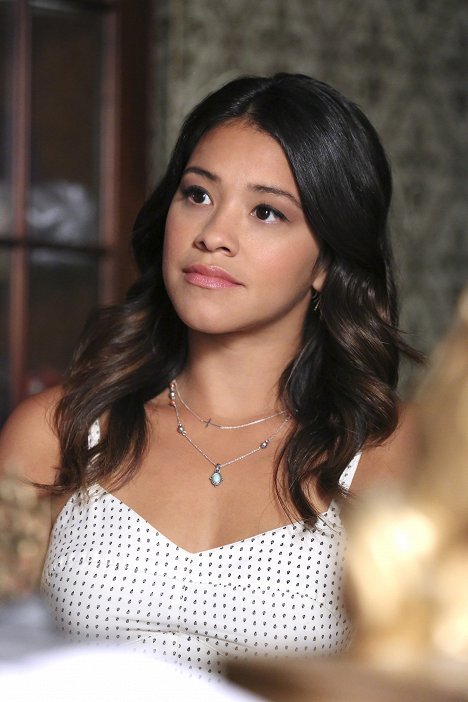 Gina Rodriguez - Jane the Virgin - Chapter Four - Photos