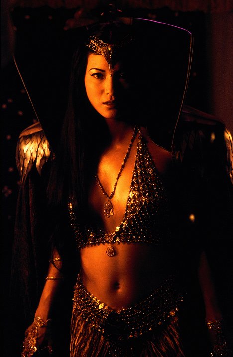 Kelly Hu - The Scorpion King - Van film