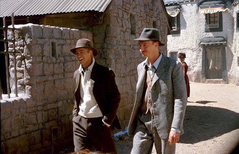 Brad Pitt, David Thewlis - Seven Years in Tibet - Van film