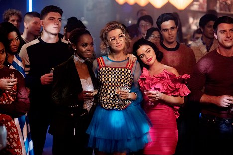 Camille Hyde, Zane Holtz, Ashleigh Murray, Julia Chan, Lucy Hale - Katy Keene - Chapter Eight: It’s Alright, Ma (I’m Only Bleeding) - Van film