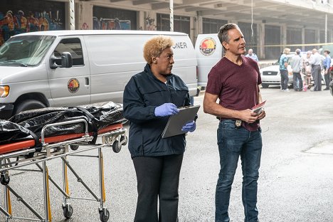 CCH Pounder, Scott Bakula - Námořní vyšetřovací služba: New Orleans - Proměněná žena - Z filmu