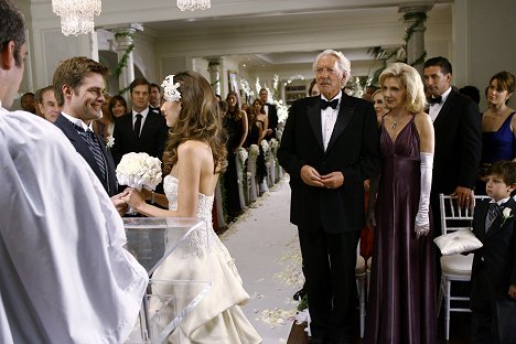 Daniel Cosgrove, Natalie Zea, Donald Sutherland, Jill Clayburgh, William Baldwin - Dirty Sexy Money - The Wedding - Photos