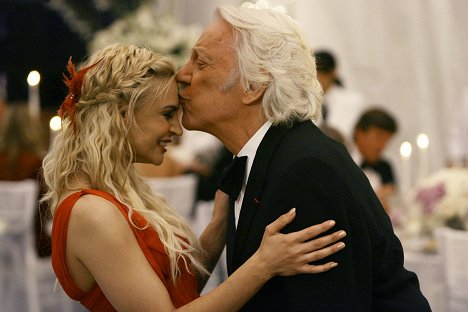 Samaire Armstrong, Donald Sutherland - Dirty Sexy Money - The Wedding - Photos
