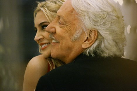 Samaire Armstrong, Donald Sutherland - Dirty Sexy Money - The Wedding - Van film