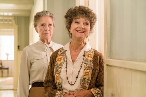 Birthe Neumann, Sonja Oppenhagen - Badehotellet - Season 7 - De la película