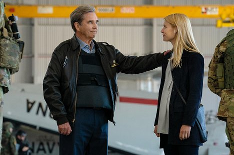 Beau Bridges, Claire Danes - Homeland - Chalk One Up - Photos