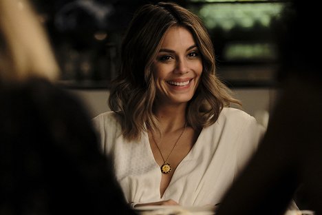 Nathalie Kelley - The Baker and the Beauty - Pilot - Photos