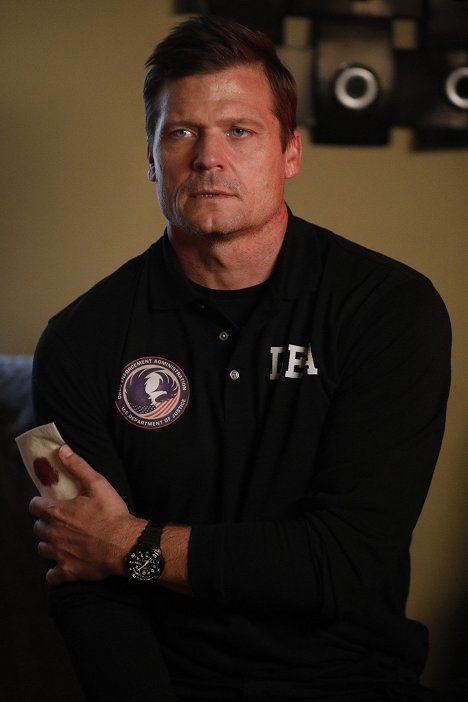 Bailey Chase - The Rookie - Control - Photos