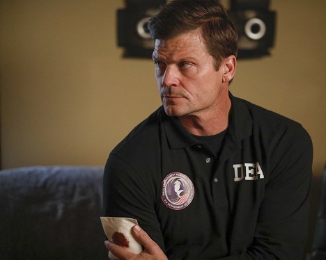 Bailey Chase - The Rookie - Control - Van film