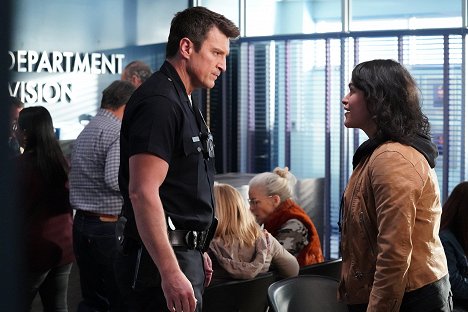 Nathan Fillion, Eve Harlow - The Rookie - Control - Photos