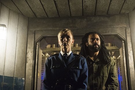 Mickey Sumner, Daveed Diggs - Snowpiercer - D'abord, le temps changea - Film