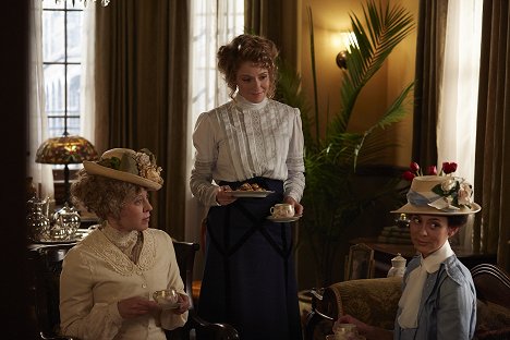 Tamara Hope, Helene Joy - Murdoch Mysteries - High Voltage - De la película