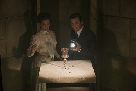 Athena Karkanis, Yannick Bisson - Případy detektiva Murdocha - Murdoch a Chrám smrti - Z filmu