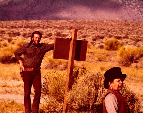 Clint Eastwood, Billy Curtis - High Plains Drifter - Making of