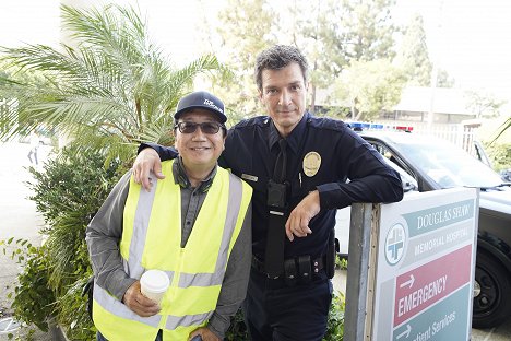 Michael Goi, Nathan Fillion - The Rookie - Takaisin töihin - Kuvat kuvauksista