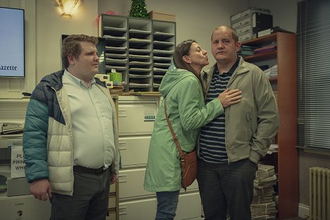 Ethan Lawrence, Jo Hartley, Tony Way - After Life - Episode 2 - Photos