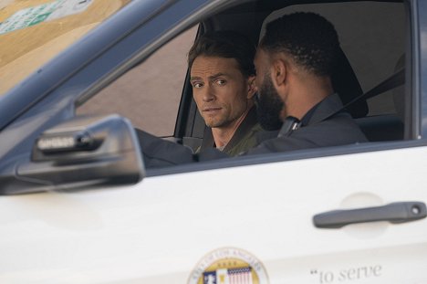 Wilson Bethel - All Rise - Merrily We Ride Along - Z filmu