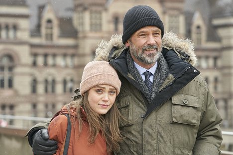 Billy Campbell - Cardinal - Adele - Do filme