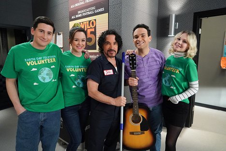 Sam Lerner, Hayley Orrantia, John Oates, Troy Gentile, Kelli Berglund - The Goldbergs - Oates & Oates - Making of