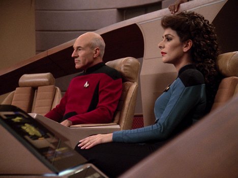 Patrick Stewart, Marina Sirtis - Star Trek: The Next Generation - The Chase - Photos