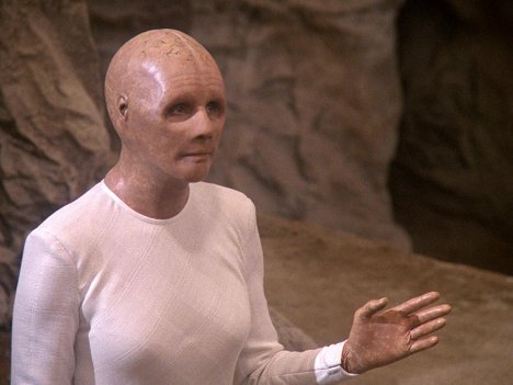 Salome Jens - Star Trek: The Next Generation - The Chase - Photos