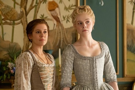 Phoebe Fox, Elle Fanning - The Great - And You Sir, Are No Peter the Great - Filmfotos