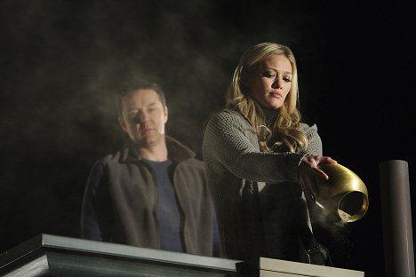 Currie Graham, Hilary Duff - Ghost Whisperer - Thrilled to Death - Photos