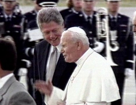 Bill Clinton, papież Jan Paweł II - Jean-Paul II - Z filmu