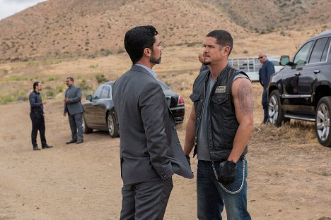 Danny Pino, JD Pardo - Mayans M.C. - Uch/Opossum - Van film