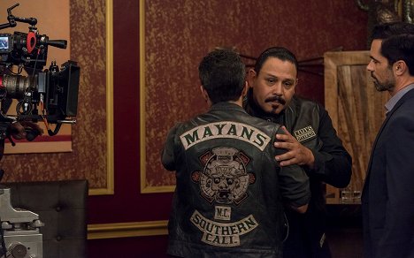 Emilio Rivera, Danny Pino - Mayans M.C. - Neue Allianzen - Dreharbeiten