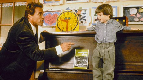 Arnold Schwarzenegger, Miko Hughes - Gliniarz w przedszkolu - Z filmu