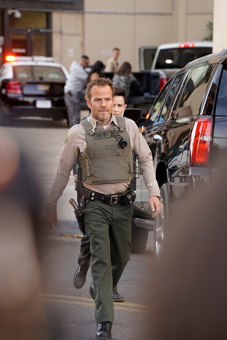 Stephen Dorff, Bex Taylor-Klaus - Deputy - 10-8 Search and Rescue - Photos
