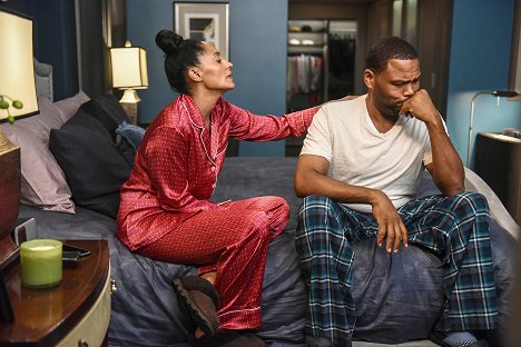 Tracee Ellis Ross, Anthony Anderson - Black-ish - Man at Work - Photos