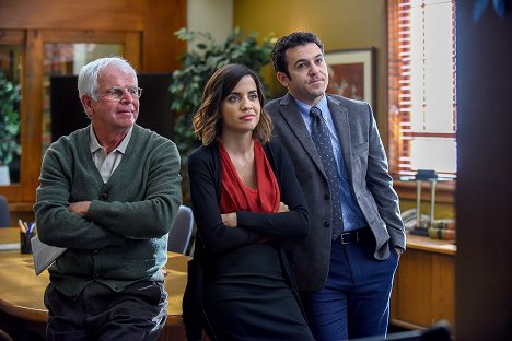 William Devane, Natalie Morales, Fred Savage - The Grinder - From the Ashes - Photos