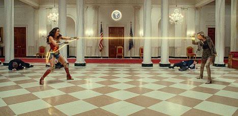 Gal Gadot, Kristen Wiig - Wonder Woman 1984 - Filmfotos