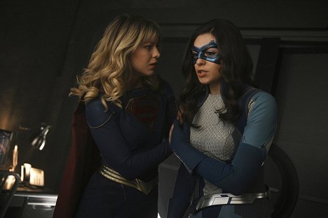 Melissa Benoist, Nicole Maines - Supergirl - Erlöser der Menschheit - Filmfotos
