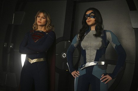 Melissa Benoist, Nicole Maines - Supergirl - Erlöser der Menschheit - Filmfotos