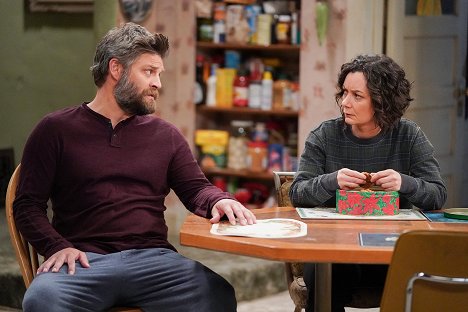 Jay R. Ferguson, Sara Gilbert - The Conners - Bridge Over Troubled Conners - Photos