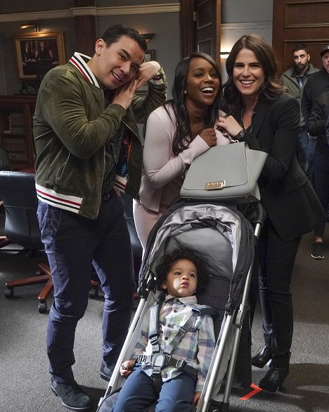 Conrad Ricamora, Aja Naomi King, Karla Souza - How to Get Away with Murder - Annalise Keating Is Dead - Making of