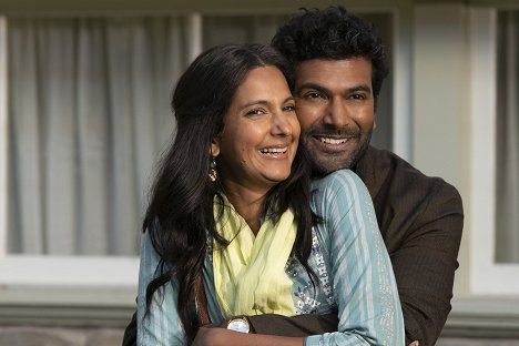 Poorna Jagannathan, Sendhil Ramamurthy - Never Have I Ever - ... said I'm sorry - Photos