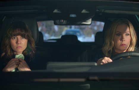 Linda Cardellini, Christina Applegate - Dead to Me - Du weißt, was du getan hast - Filmfotos