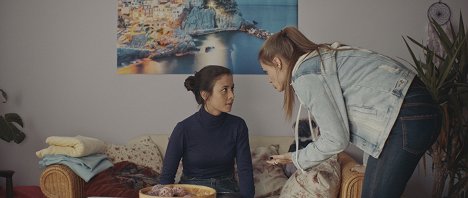Ágnes Barta, Dóra Sztarenki - Mellékhatás - Episode 8 - De la película