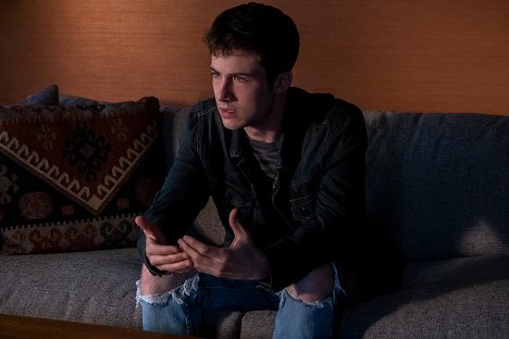 Dylan Minnette - 13 Reasons Why - College Tour - Van film