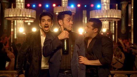 Saqib Saleem, Bobby Deol, Salman Khan - Race 3 - Van film
