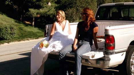 Haylie Duff, Angie Everhart - The Wedding Pact - Van film