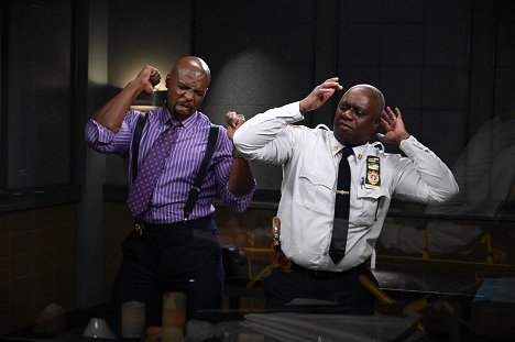 Terry Crews, Andre Braugher - Brooklyn Nine-Nine - Lights Out - Photos