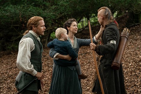 Sam Heughan, Caitríona Balfe, John Bell - Outlander - Die Highland-Saga - Letzte Worte - Filmfotos