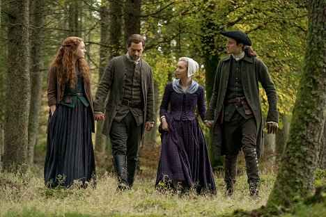Sophie Skelton, Richard Rankin, Lauren Lyle, César Domboy - Outlander - Die Highland-Saga - Reisen - Filmfotos